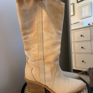 DOLCE VITA NAVENE WESTERN BOOT IN VANILLA NUBUCK